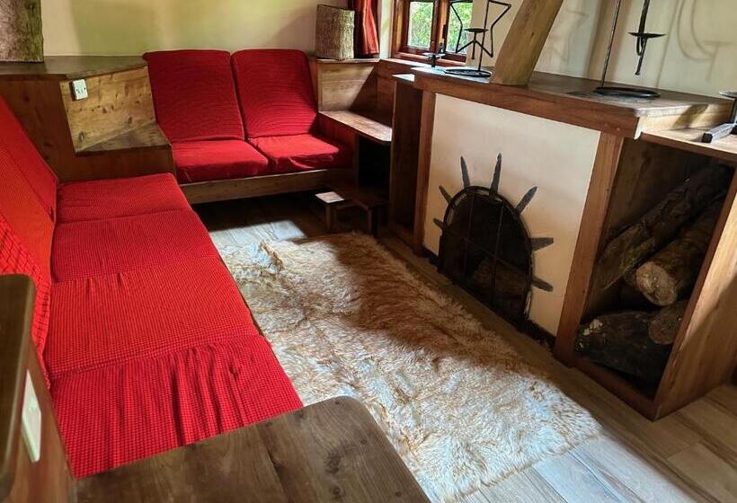 هتل Swiss Farm Cottage