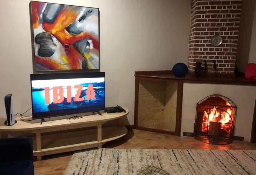 هتل Swiss Farm Cottage