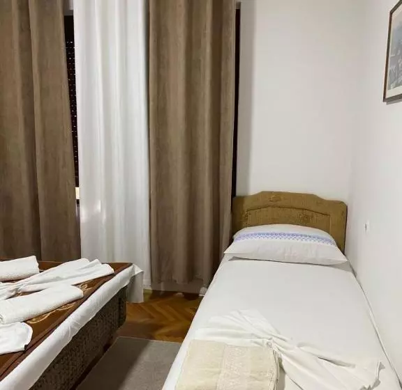 پانسیون Studio Rooms Moncherie