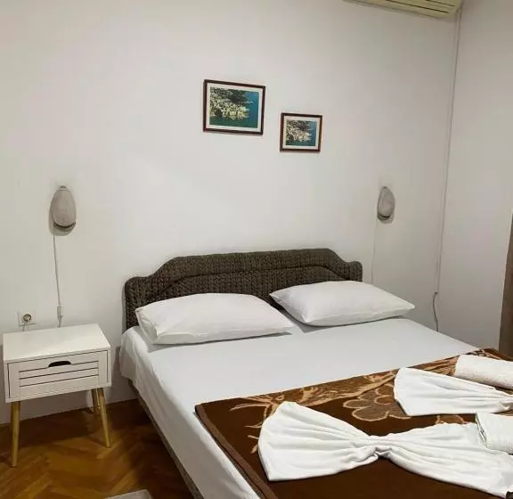 پانسیون Studio Rooms Moncherie