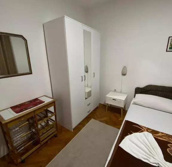 پانسیون Studio Rooms Moncherie