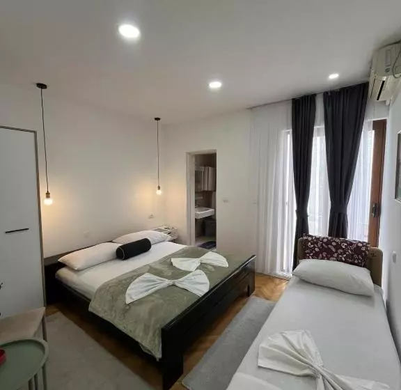 پانسیون Studio Rooms Moncherie
