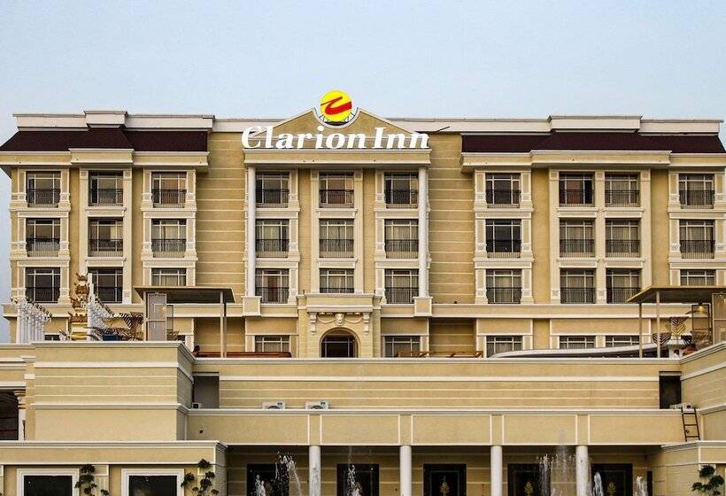 בית מלון כפרי Clarion Inn Indore