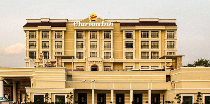 בית מלון כפרי Clarion Inn Indore