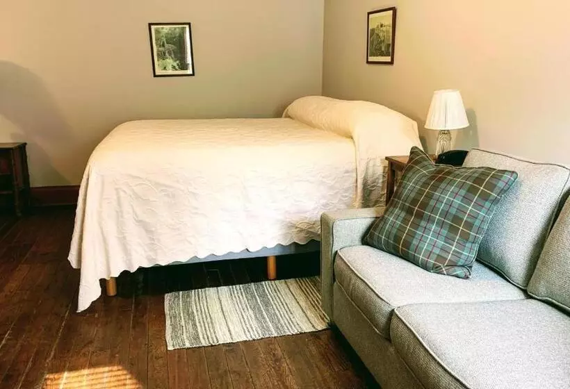 هاستل Lakeside Inn