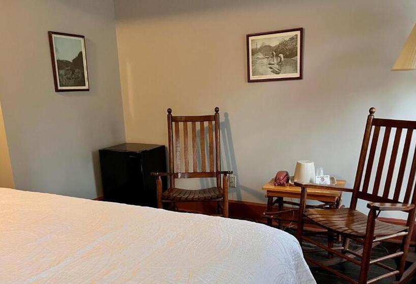 호스텔 Lakeside Inn