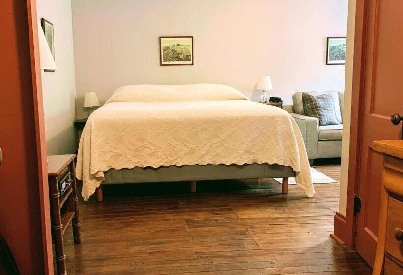 호스텔 Lakeside Inn