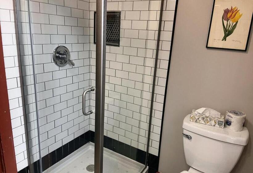 호스텔 Lakeside Inn