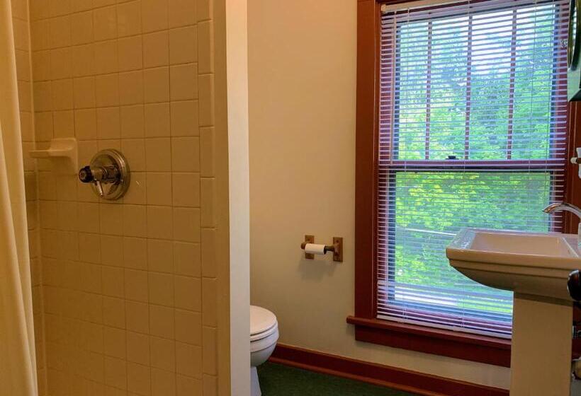 호스텔 Lakeside Inn