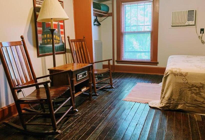 호스텔 Lakeside Inn