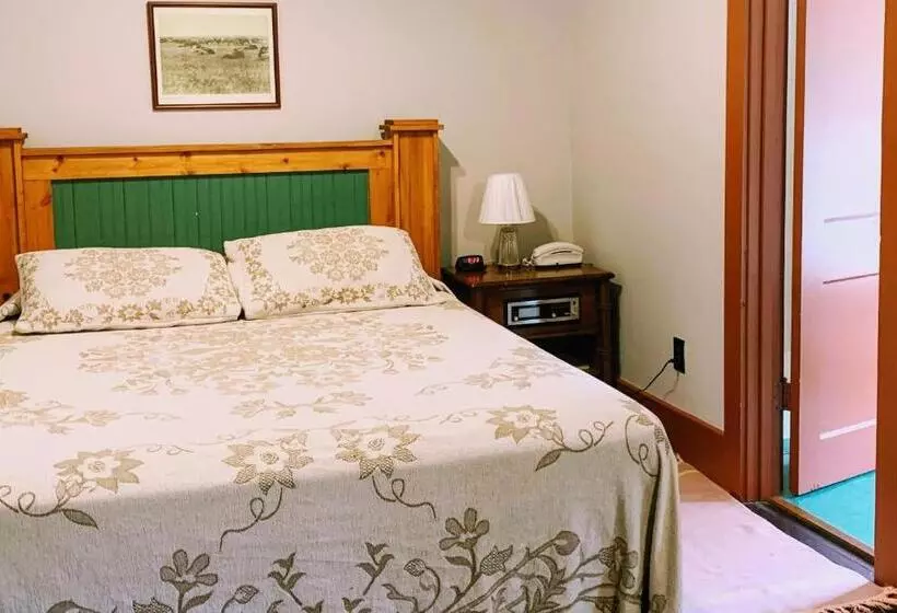 هاستل Lakeside Inn