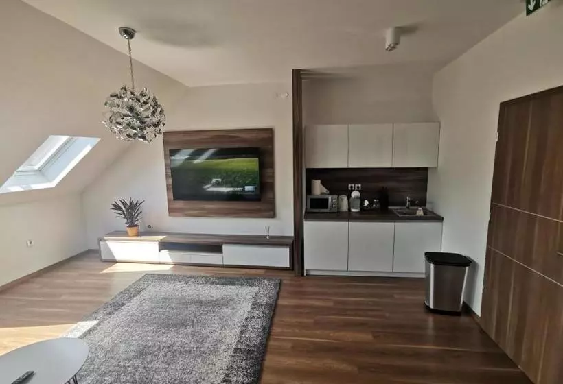 Aamiaismajoitus (B&B) Kék Lagúna Panzió