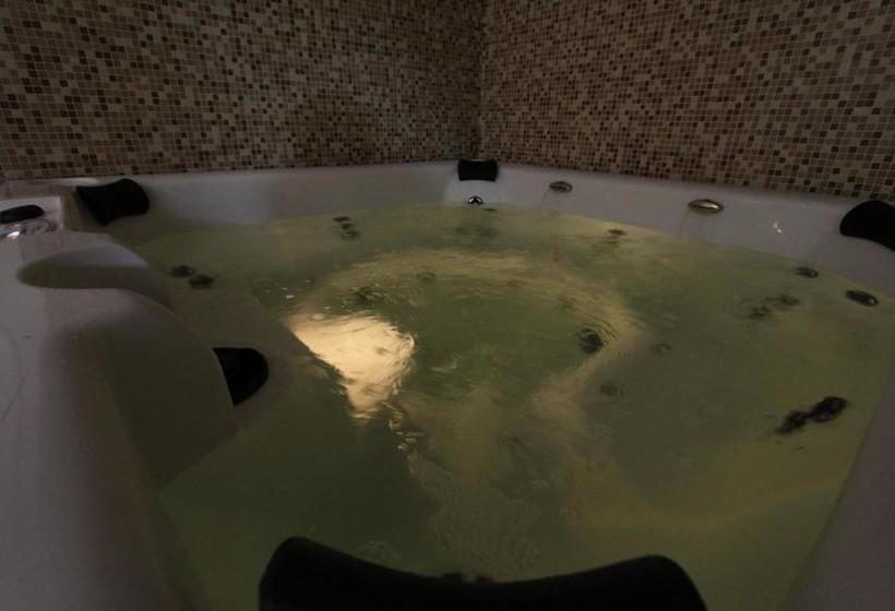 住宿加早餐  Kék Lagúna Panzió