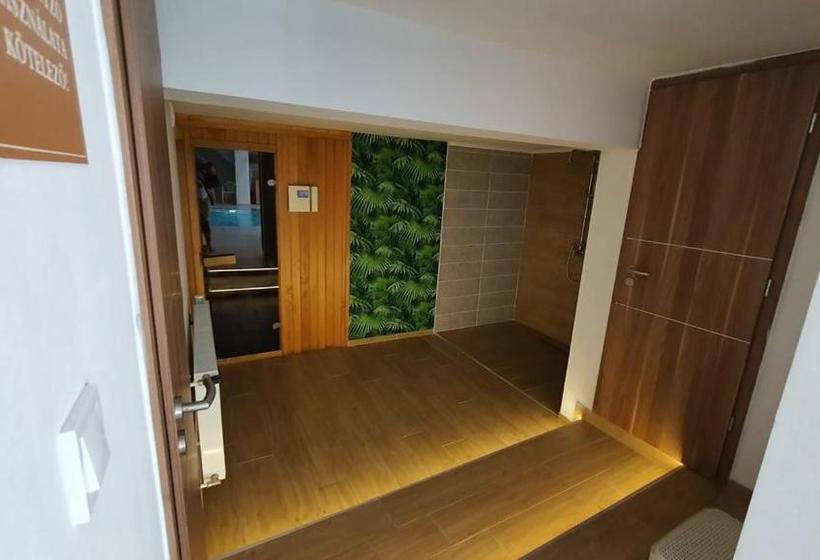 住宿加早餐  Kék Lagúna Panzió