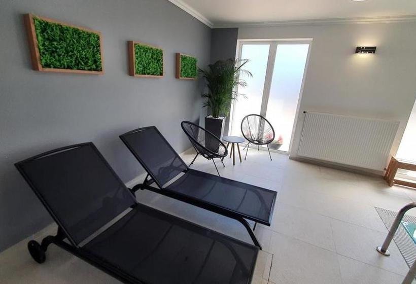 住宿加早餐  Kék Lagúna Panzió