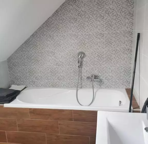 Aamiaismajoitus (B&B) Kék Lagúna Panzió