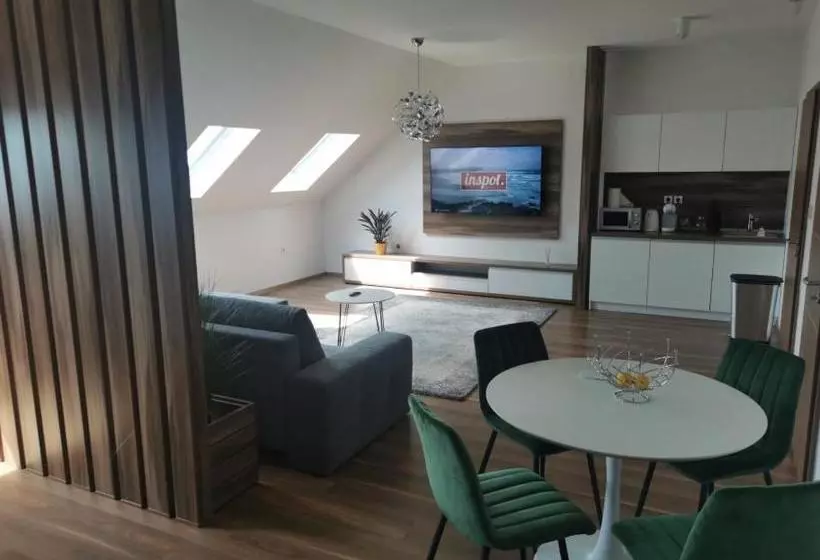 Aamiaismajoitus (B&B) Kék Lagúna Panzió