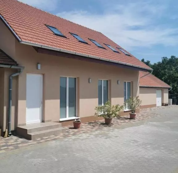 Aamiaismajoitus (B&B) Kék Lagúna Panzió