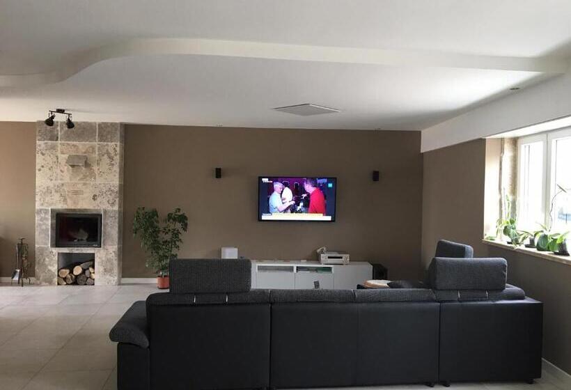 ベッドアンドブレックファースト L Armonia