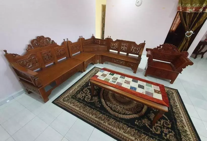 ホテル Oyo 90304 Persada Hasra Homestay