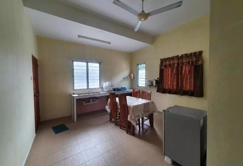 ホテル Oyo 90304 Persada Hasra Homestay