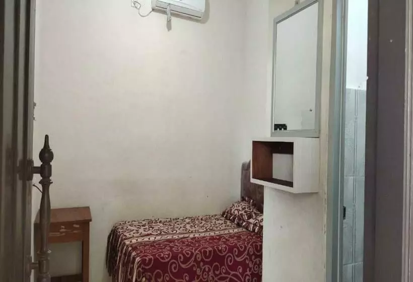 Hotelli Spot On 90597 Pondok Novira