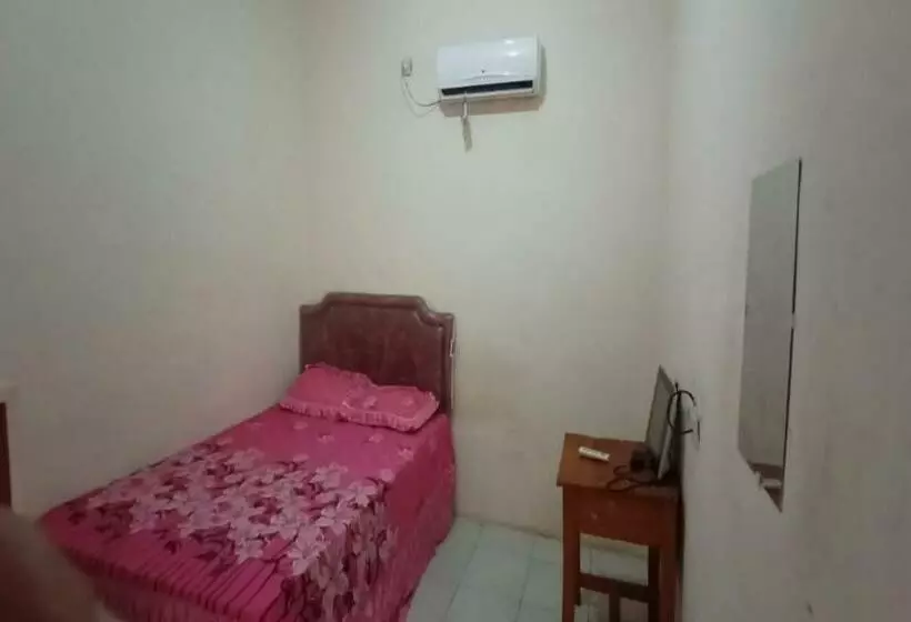 Hotelli Spot On 90597 Pondok Novira