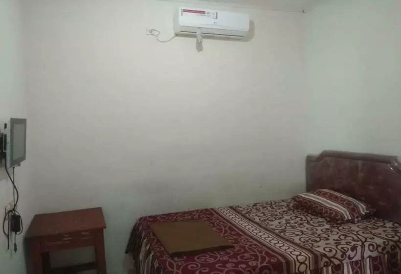 Hotelli Spot On 90597 Pondok Novira