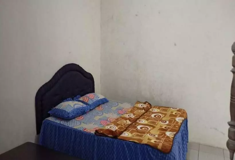 Hotelli Spot On 90597 Pondok Novira