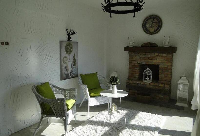 בית מלון כפרי The Stone Castle Boutique