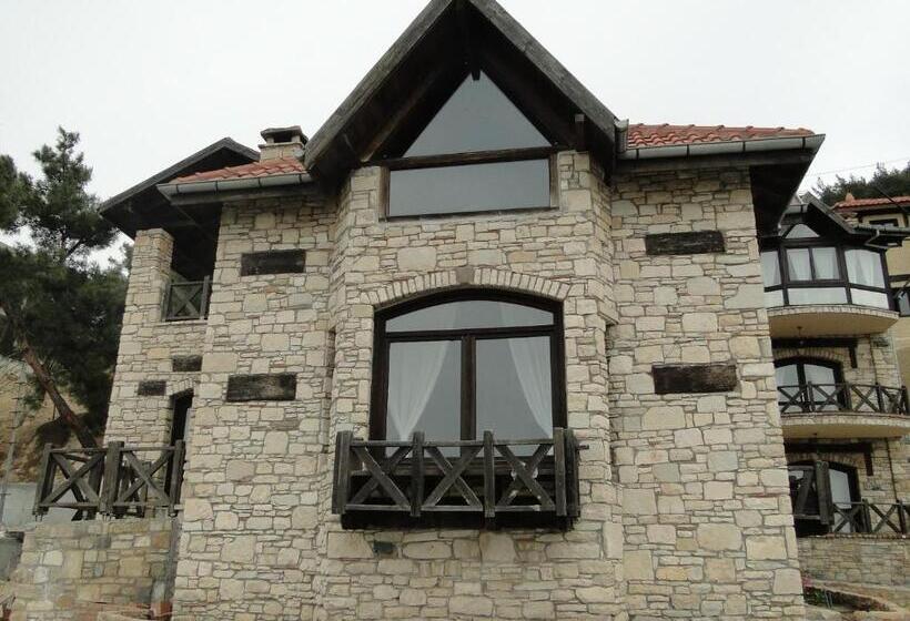 בית מלון כפרי The Stone Castle Boutique