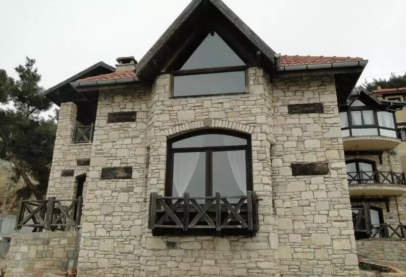 Hotelli The Stone Castle Boutique