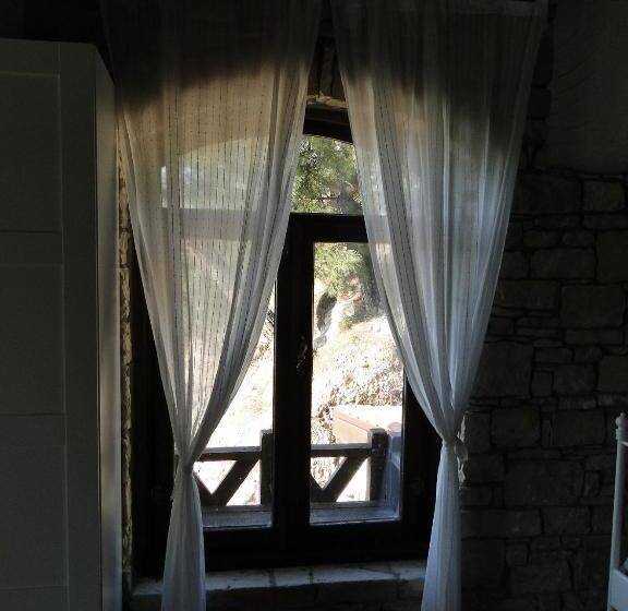 בית מלון כפרי The Stone Castle Boutique