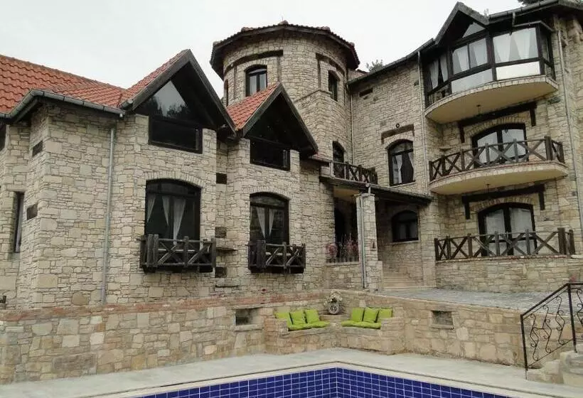 Hotelli The Stone Castle Boutique