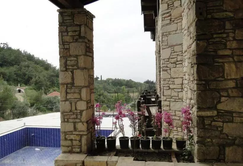 Hotelli The Stone Castle Boutique