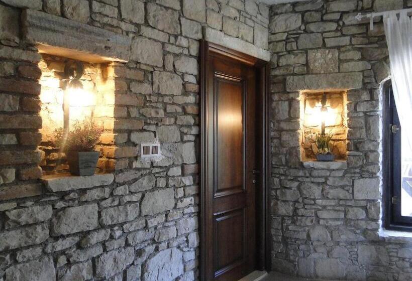 בית מלון כפרי The Stone Castle Boutique