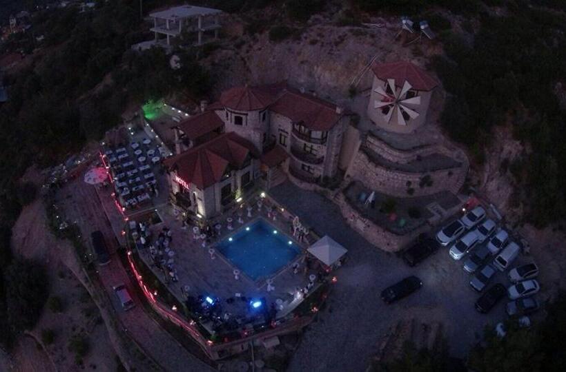 בית מלון כפרי The Stone Castle Boutique