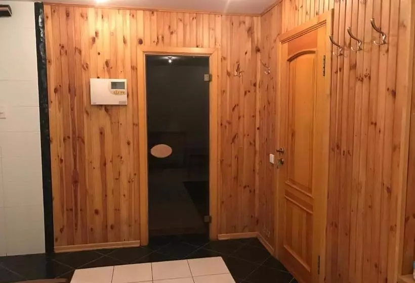 Majatalo приватний будинок для сімейного відпочинку з басейном і сауною