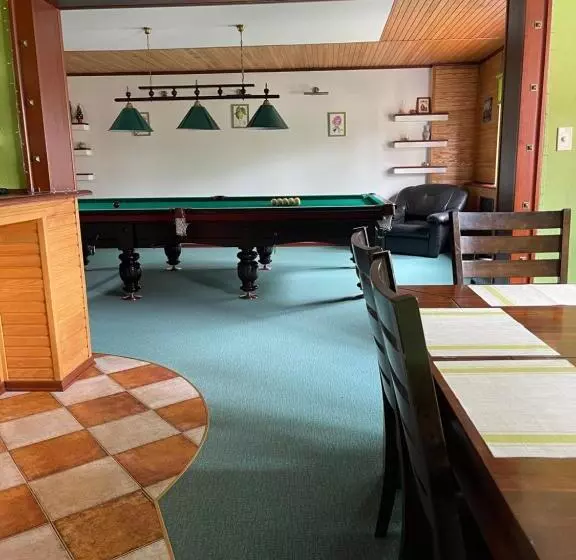 Majatalo приватний будинок для сімейного відпочинку з басейном і сауною