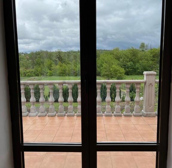 Пансион приватний будинок для сімейного відпочинку з басейном і сауною