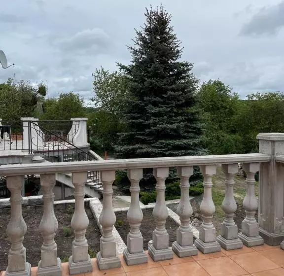 Majatalo приватний будинок для сімейного відпочинку з басейном і сауною