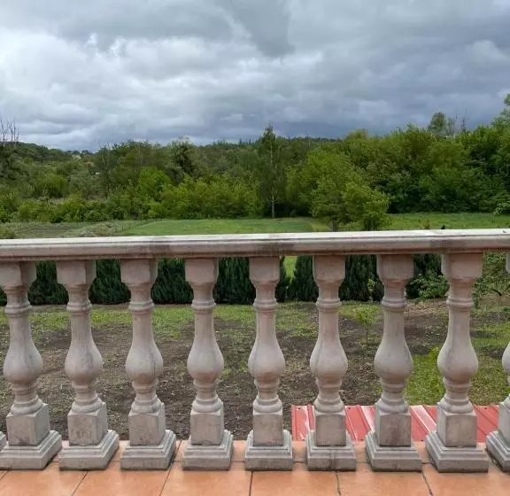 Majatalo приватний будинок для сімейного відпочинку з басейном і сауною