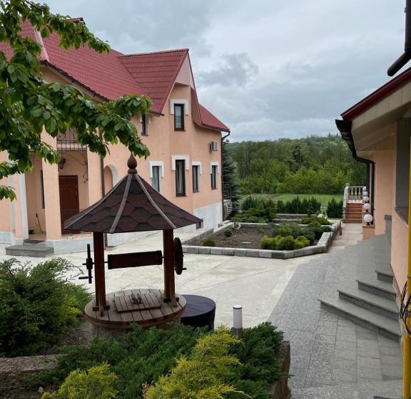 Пансион приватний будинок для сімейного відпочинку з басейном і сауною