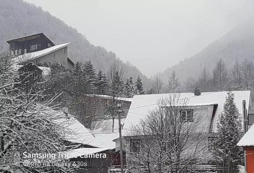 Majatalo садиба в горах крістіан