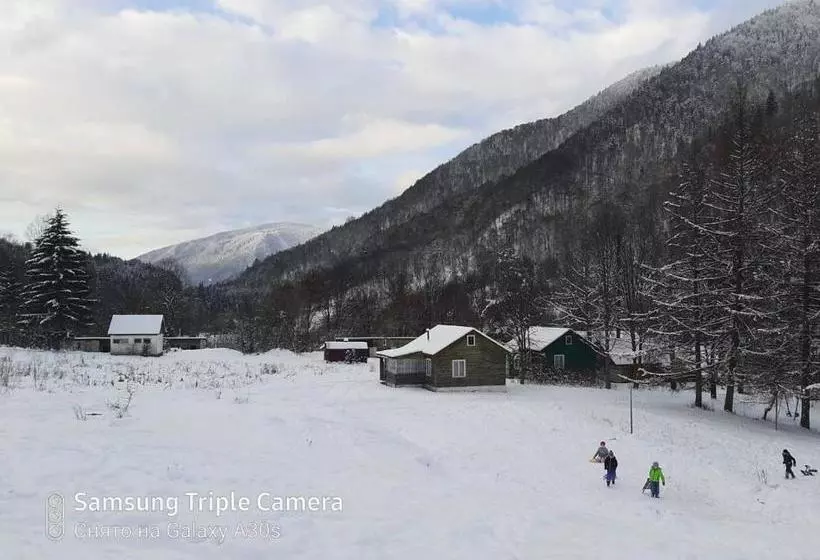 Majatalo садиба в горах крістіан