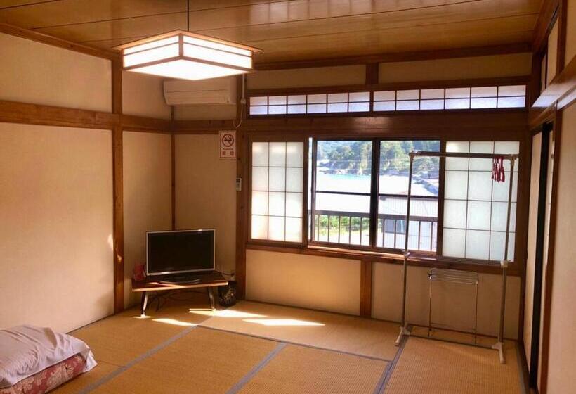 Pension (Hôtel basse catégorie) タカマス民宿