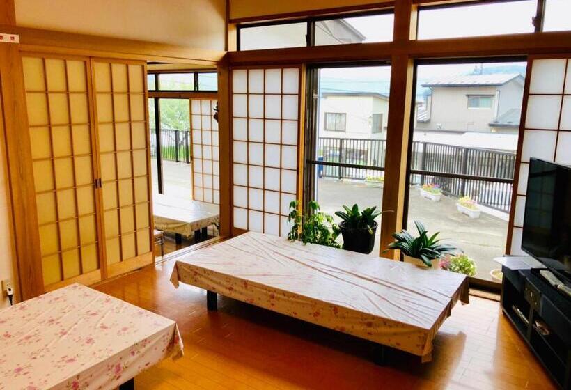 Pension (Hôtel basse catégorie) タカマス民宿