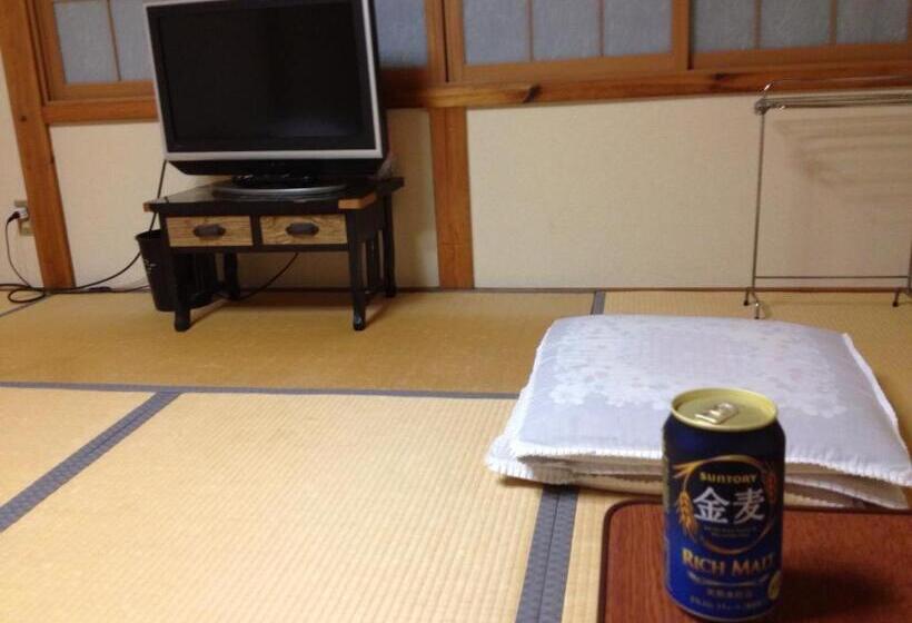 Pension (Hôtel basse catégorie) タカマス民宿