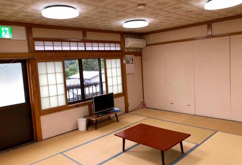 Pension (Hôtel basse catégorie) タカマス民宿