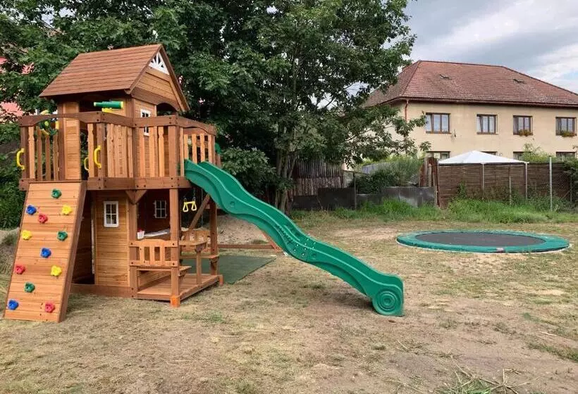 Majatalo Penzion Black Hole